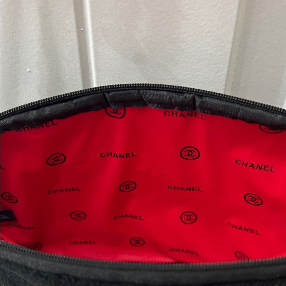 Chanel Black Crossbody Bag with Gold and Black unbranded adjustable chain. - Picture 6 of 9